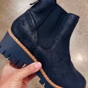 Very G Black Ankle Boots